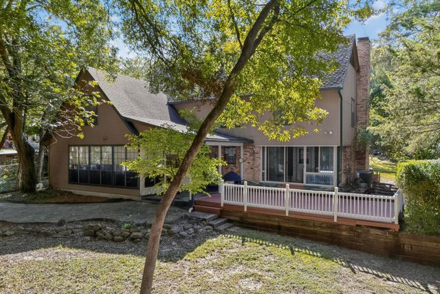 277 Creekwood Drive, Lancaster, TX 75146