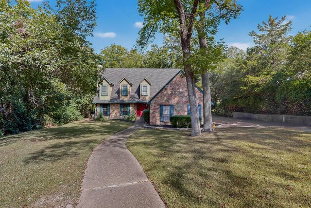 277 Creekwood Drive, Lancaster, TX 75146