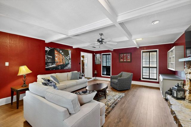 277 Creekwood Drive, Lancaster, TX 75146