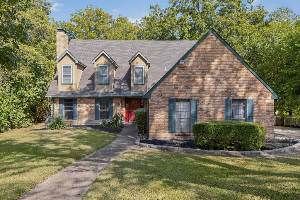 277 Creekwood Drive, Lancaster, TX 75146