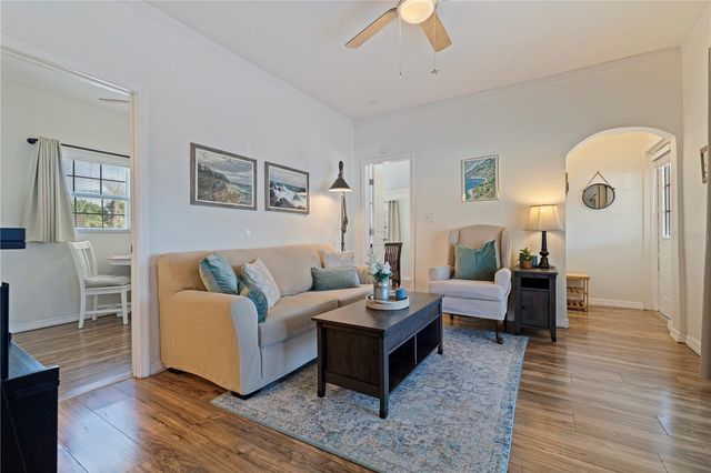 327 25TH STREET S, St Petersburg, FL 33712