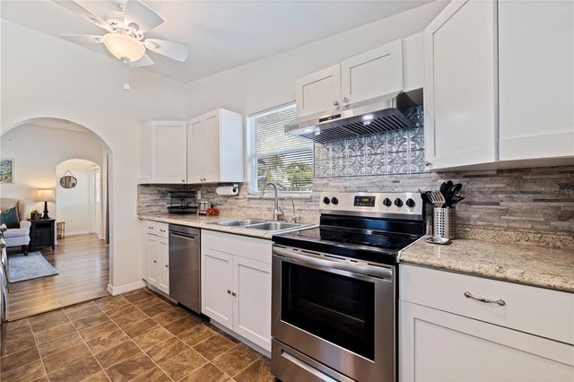 327 25TH STREET S, St Petersburg, FL 33712
