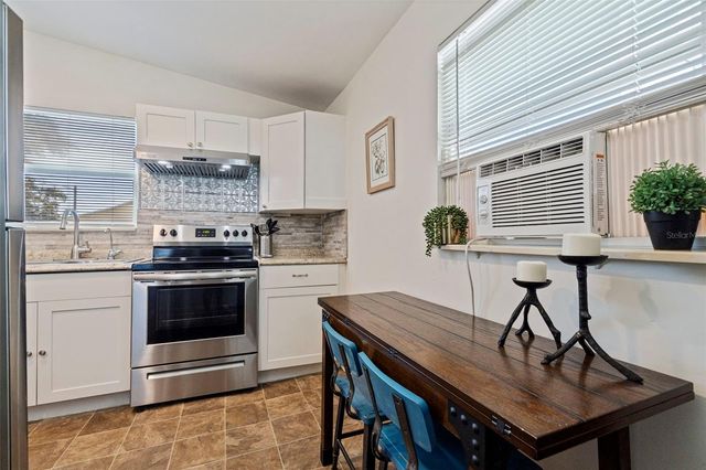 327 25TH STREET S, St Petersburg, FL 33712