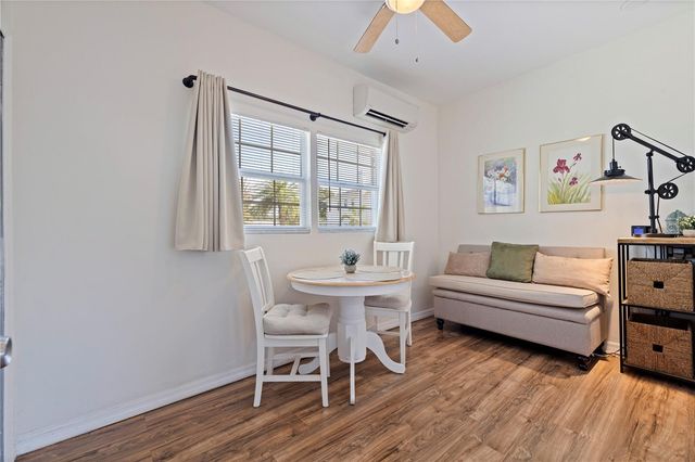 327 25TH STREET S, St Petersburg, FL 33712