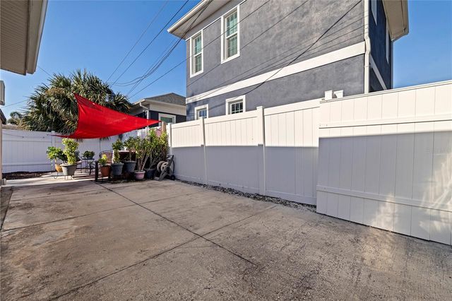 327 25TH STREET S, St Petersburg, FL 33712