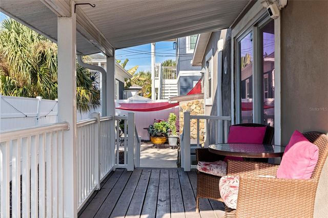 327 25TH STREET S, St Petersburg, FL 33712