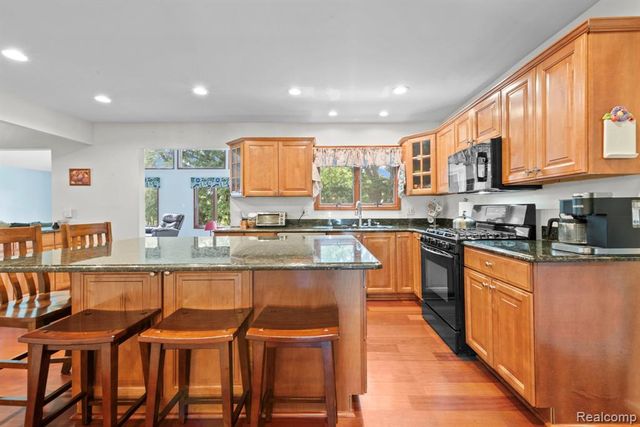 871 Spartan Drive, Rochester Hills, MI 48309