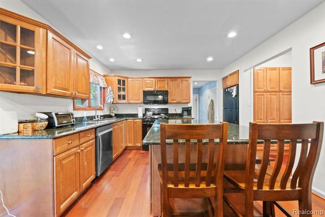 871 Spartan Drive, Rochester Hills, MI 48309