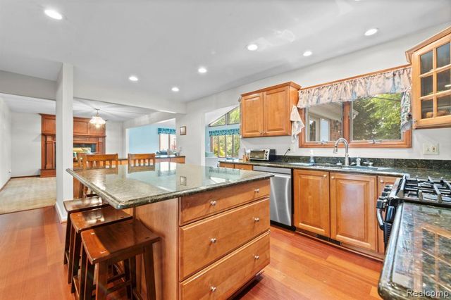 871 Spartan Drive, Rochester Hills, MI 48309