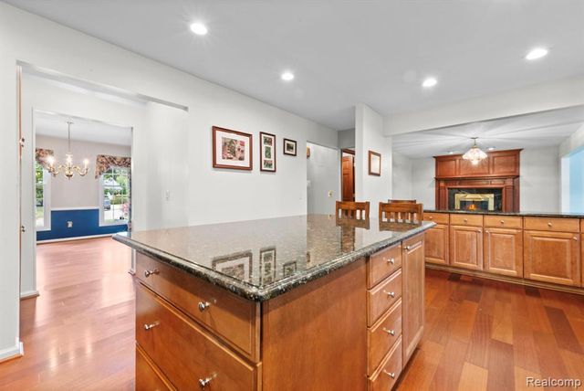 871 Spartan Drive, Rochester Hills, MI 48309