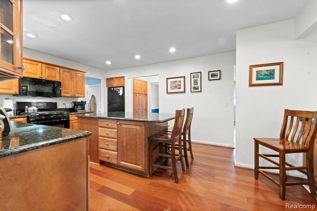 871 Spartan Drive, Rochester Hills, MI 48309