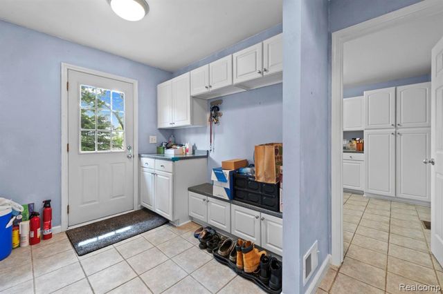 871 Spartan Drive, Rochester Hills, MI 48309