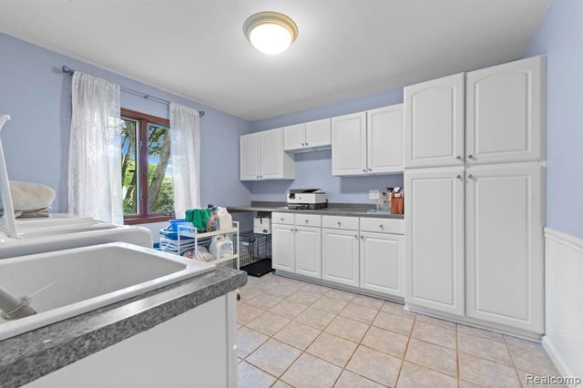871 Spartan Drive, Rochester Hills, MI 48309