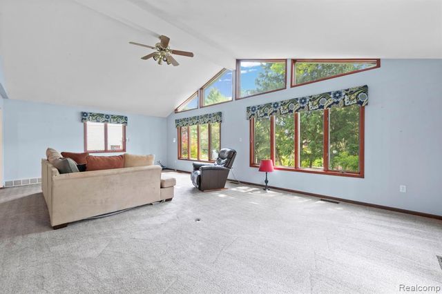 871 Spartan Drive, Rochester Hills, MI 48309