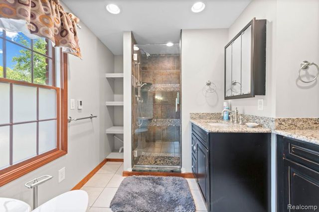 871 Spartan Drive, Rochester Hills, MI 48309