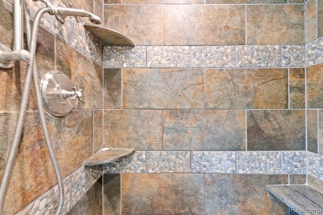 871 Spartan Drive, Rochester Hills, MI 48309