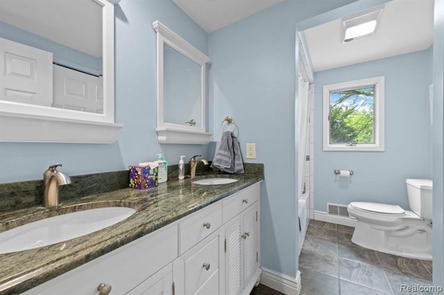 871 Spartan Drive, Rochester Hills, MI 48309