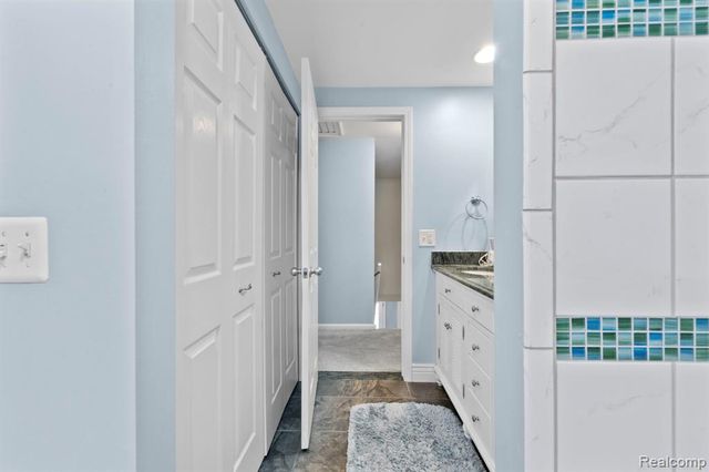 871 Spartan Drive, Rochester Hills, MI 48309