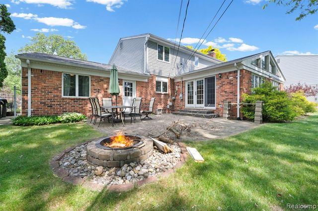 871 Spartan Drive, Rochester Hills, MI 48309