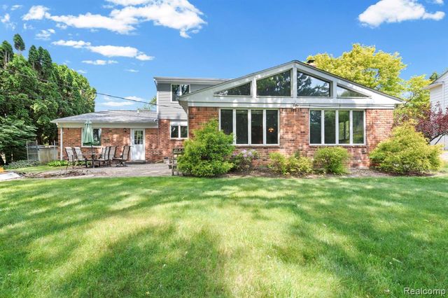 871 Spartan Drive, Rochester Hills, MI 48309