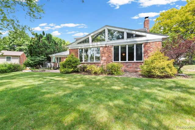 871 Spartan Drive, Rochester Hills, MI 48309