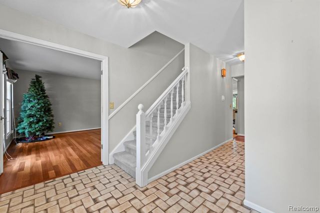 871 Spartan Drive, Rochester Hills, MI 48309