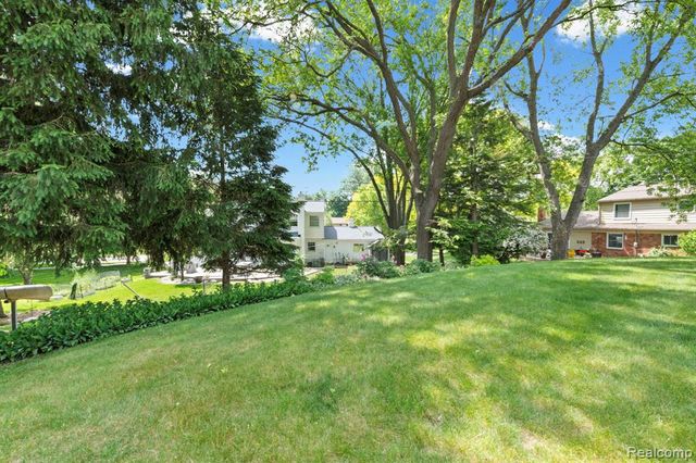 871 Spartan Drive, Rochester Hills, MI 48309