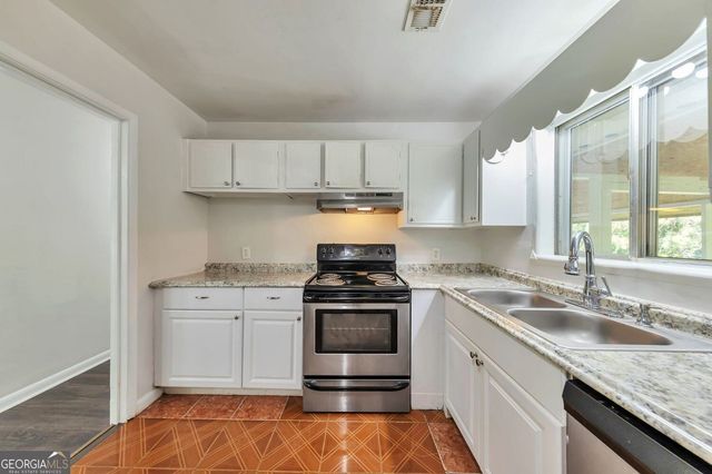 6671 Pelican Court, Riverdale, GA 30274