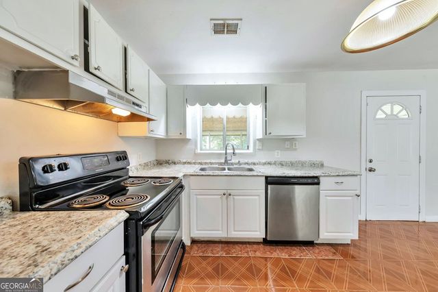 6671 Pelican Court, Riverdale, GA 30274