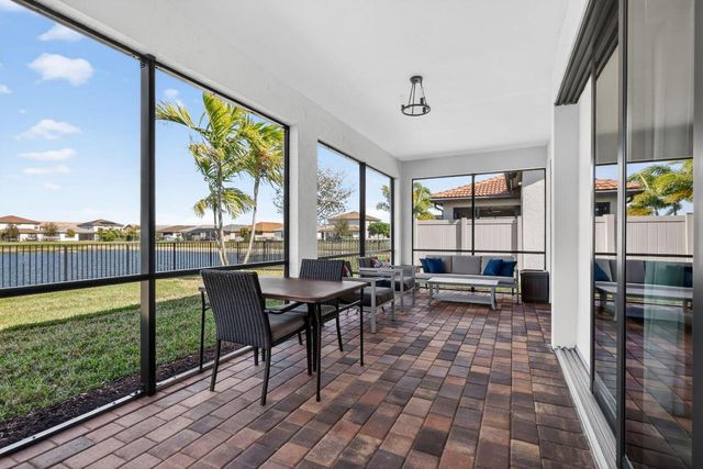 8275 Pedigree Circle, Lake Worth, FL 33467