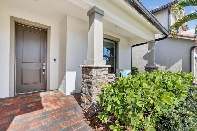 8275 Pedigree Circle, Lake Worth, FL 33467