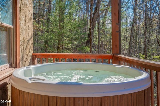 4164 Lumber Jack Way, Sevierville, TN 37876