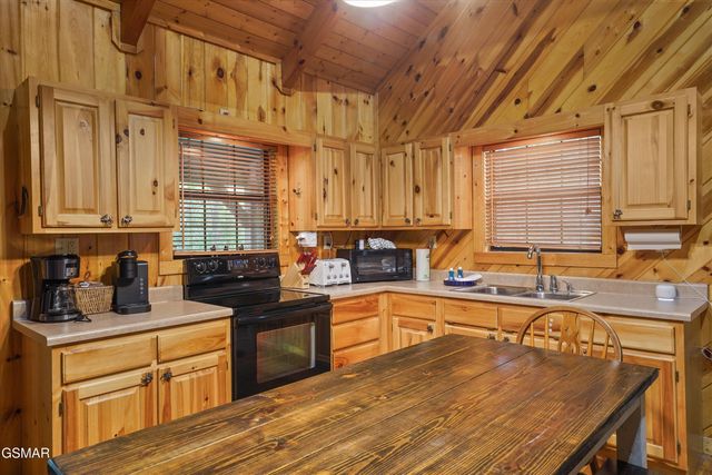 4164 Lumber Jack Way, Sevierville, TN 37876