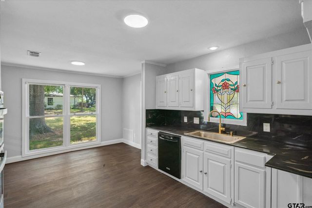 104 W Brandon St, Edgewood, TX 75117