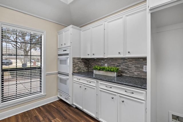 1400 Oak Hollow Drive, Dickinson, TX 77539