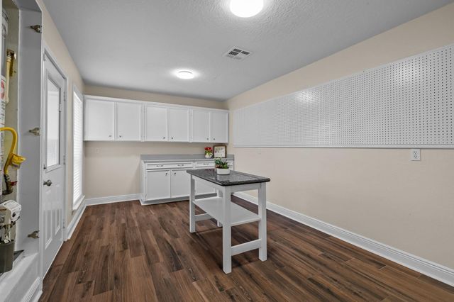 1400 Oak Hollow Drive, Dickinson, TX 77539