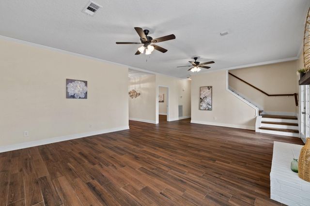 1400 Oak Hollow Drive, Dickinson, TX 77539