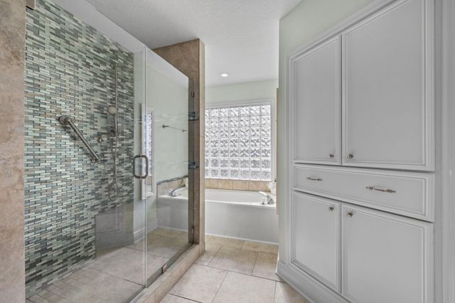 1400 Oak Hollow Drive, Dickinson, TX 77539