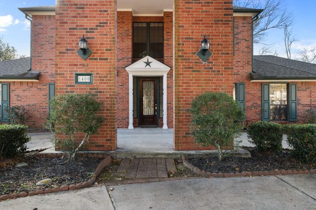 1400 Oak Hollow Drive, Dickinson, TX 77539