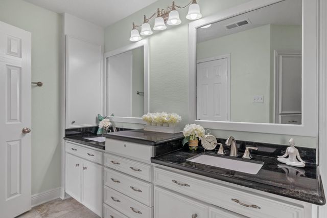 1400 Oak Hollow Drive, Dickinson, TX 77539