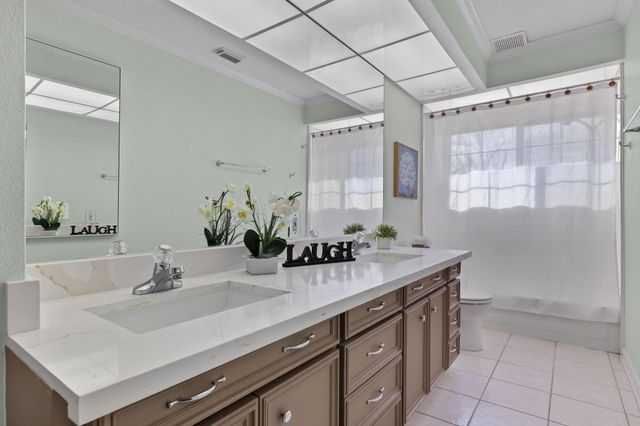 1400 Oak Hollow Drive, Dickinson, TX 77539