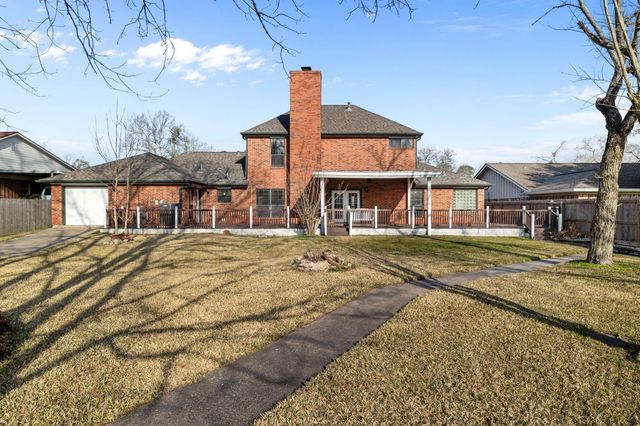 1400 Oak Hollow Drive, Dickinson, TX 77539