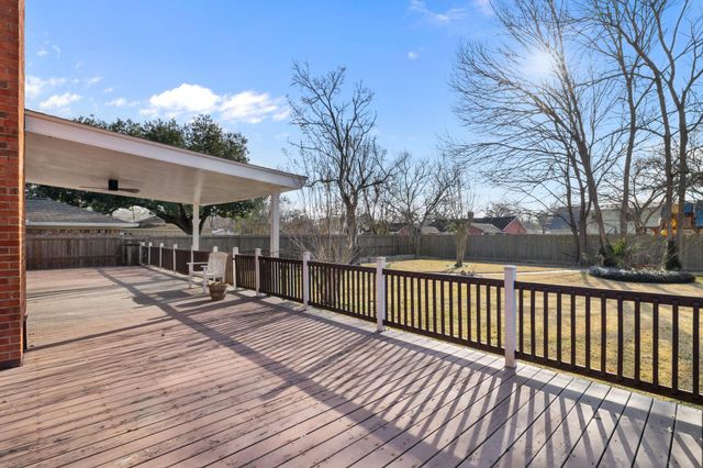 1400 Oak Hollow Drive, Dickinson, TX 77539