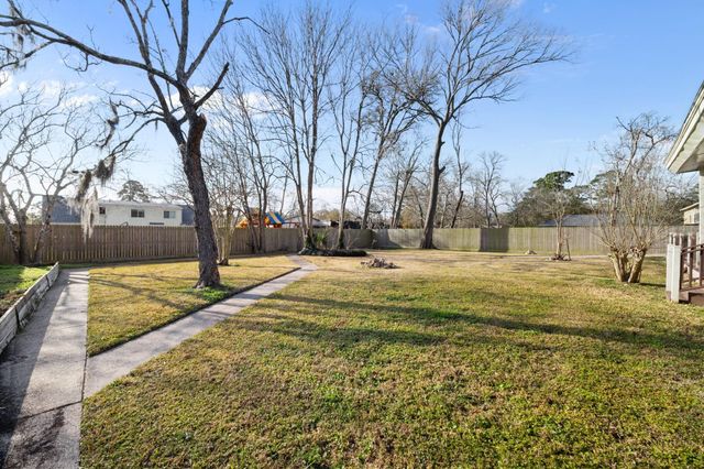 1400 Oak Hollow Drive, Dickinson, TX 77539