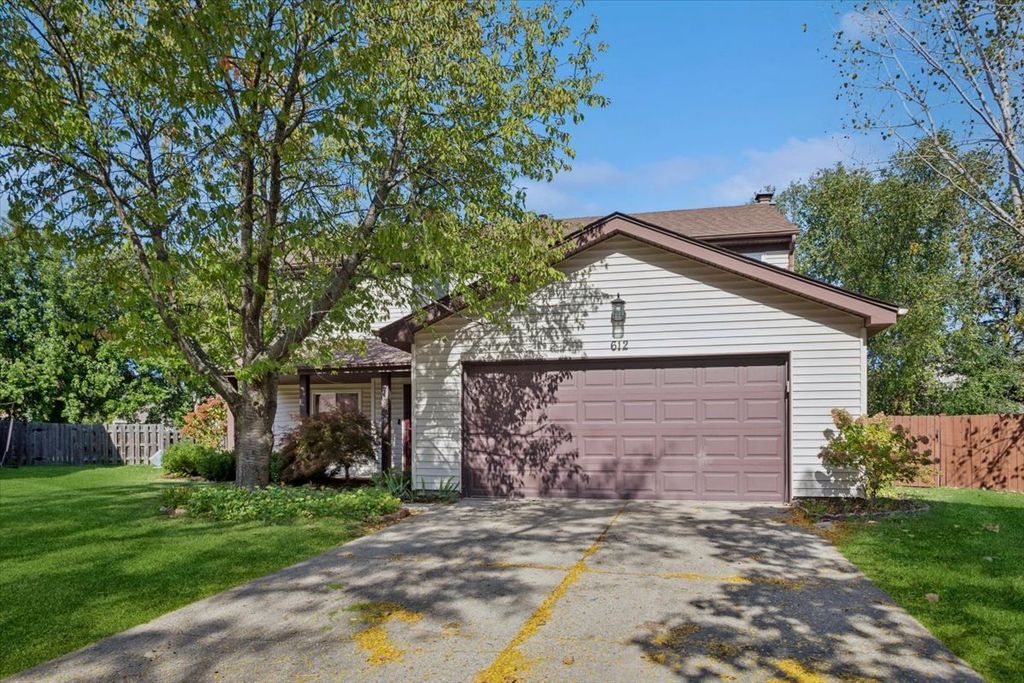612 Armstrong Court, Buffalo Grove, IL 60089 — photo 2