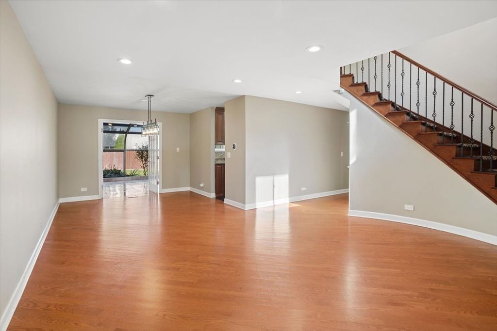 612 Armstrong Court, Buffalo Grove, IL 60089 — photo 4