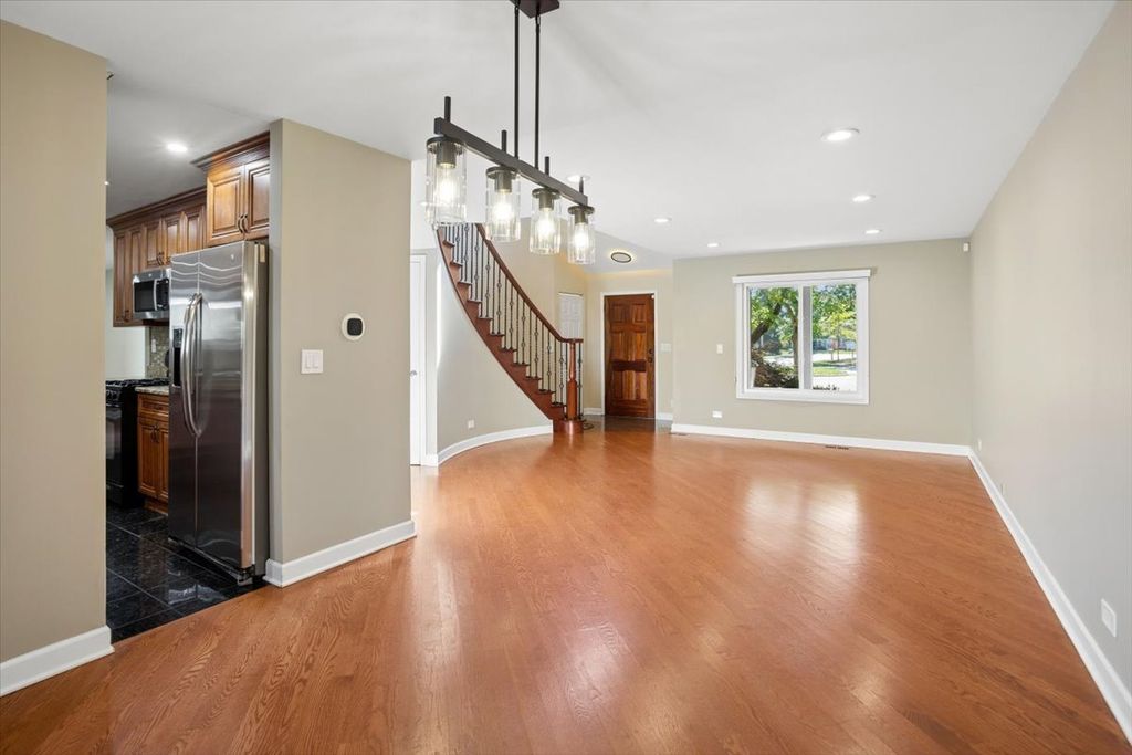 612 Armstrong Court, Buffalo Grove, IL 60089 — photo 5