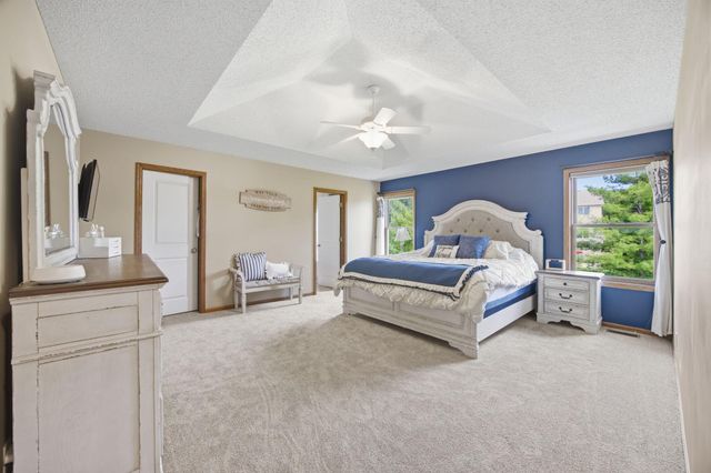 7182 Hidden Valley Pond S, Cottage Grove, MN 55016