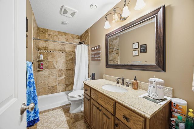 7182 Hidden Valley Pond S, Cottage Grove, MN 55016