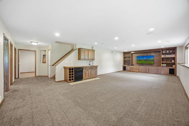 7182 Hidden Valley Pond S, Cottage Grove, MN 55016